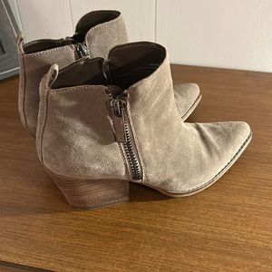 Cute ankle boots, gently worn. Grey